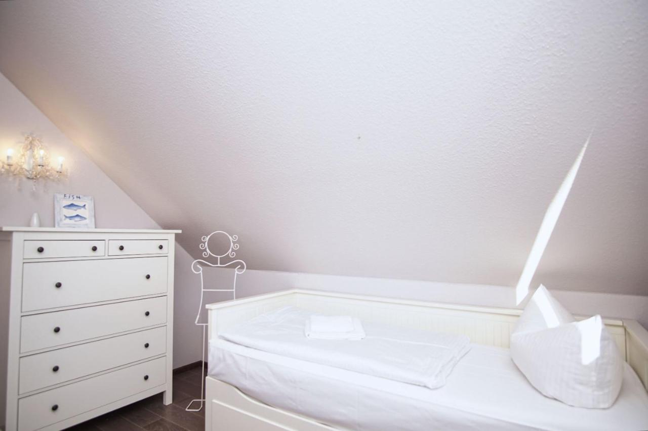 Komfortables Haus Mit Kamin, Sauna, Garten, Terrasse - Ferienhaus Sternschnuppe Wiek auf Rügen Zewnętrze zdjęcie