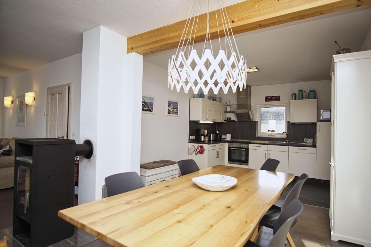 Komfortables Haus Mit Kamin, Sauna, Garten, Terrasse - Ferienhaus Sternschnuppe Wiek auf Rügen Zewnętrze zdjęcie